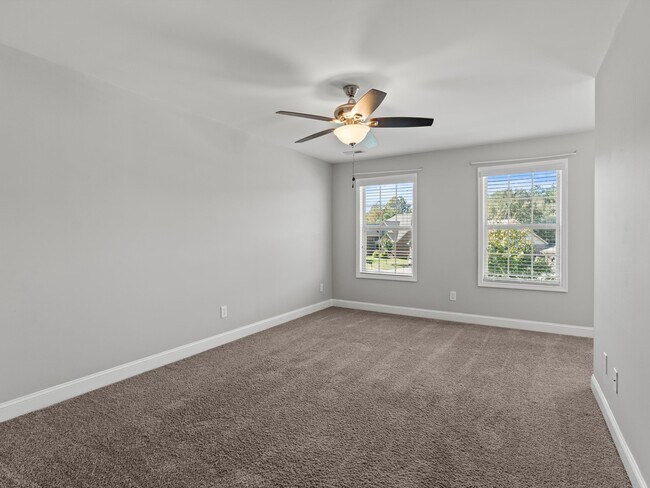 Building Photo - 114 Summer Pointe Ln NW