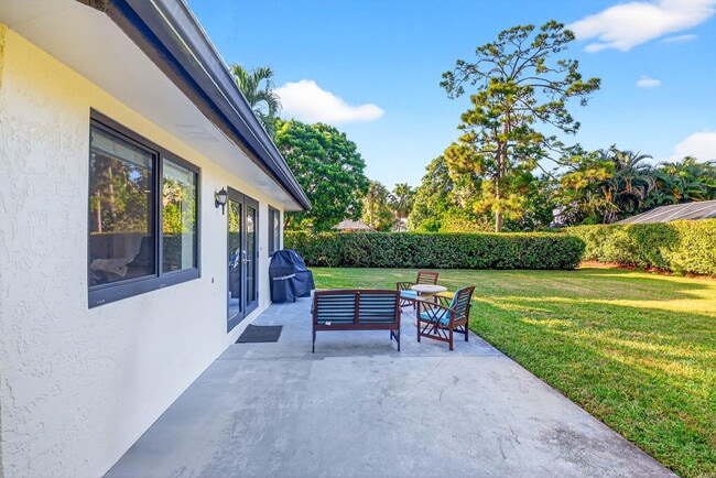 Building Photo - 435 Pine Villa Dr