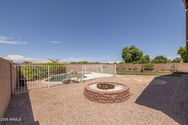 Building Photo - 3096 E Kingbird Pl
