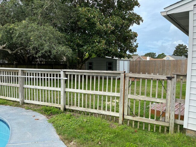 Building Photo - Beach Access 5BR 3Bath Home in Mary Esther