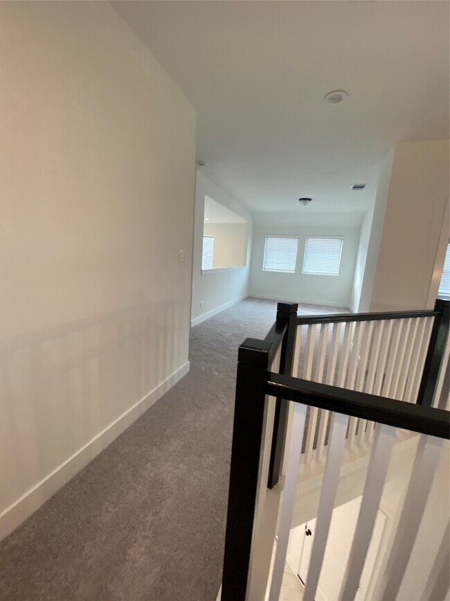 Building Photo - 31323 Balsam Hawk Ln