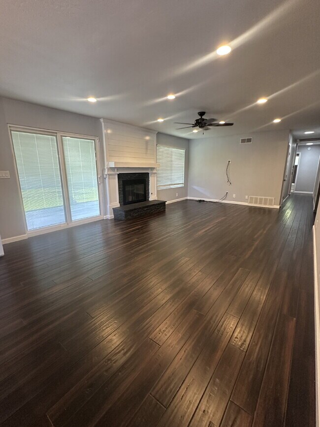 Building Photo - $5,250 - 4 Bed / 3 Bath Remodeled House in El Cajon