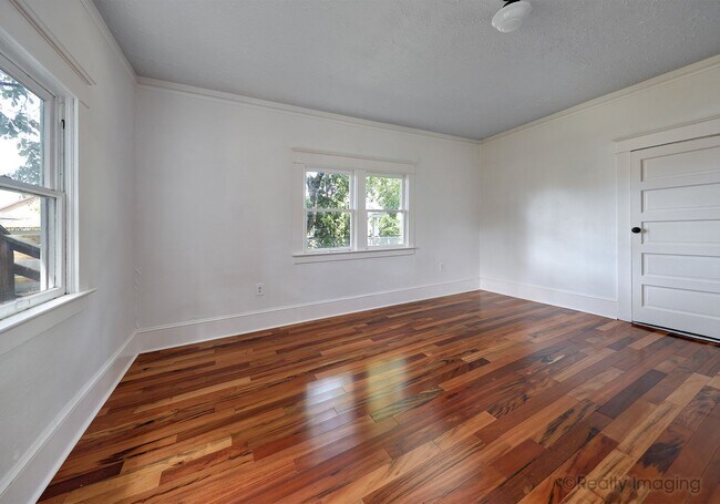Building Photo - 6015-6017 SE 99th Ave