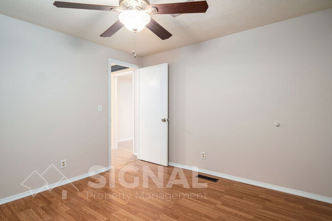 Building Photo - 5040 Oak Leaf Cir