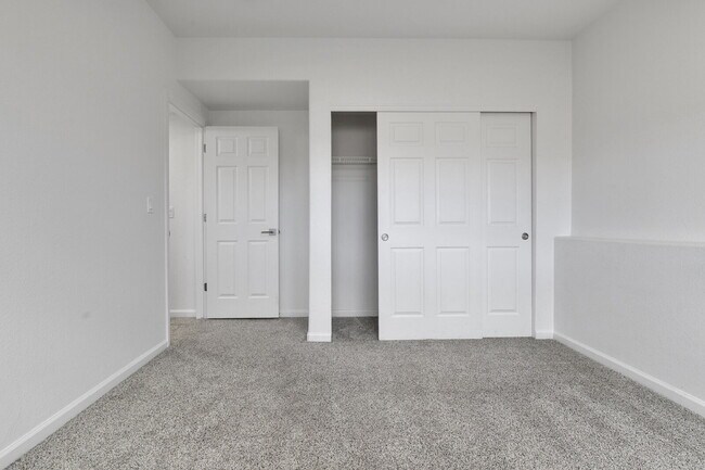 Building Photo - $2,795, 3-bed, 2-bath, located in Denver.