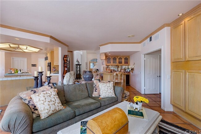 Building Photo - 6 South Peak