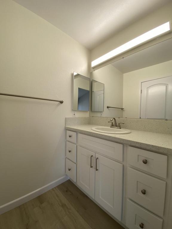 Building Photo - 160 N Richmont #D
