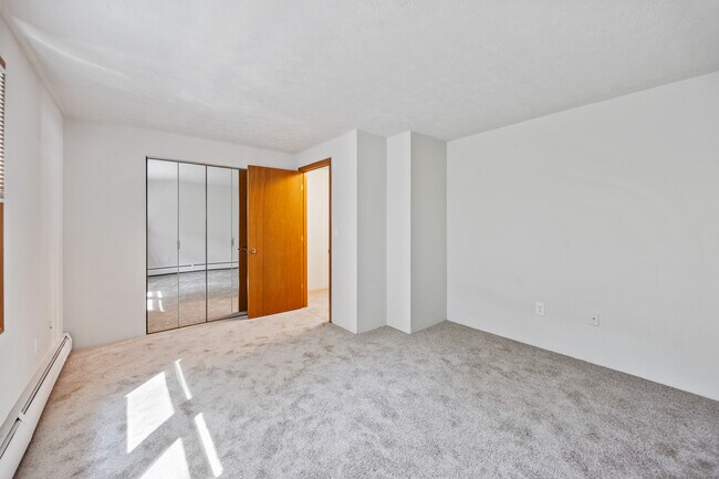 Building Photo - 64 Nutmeg Dr