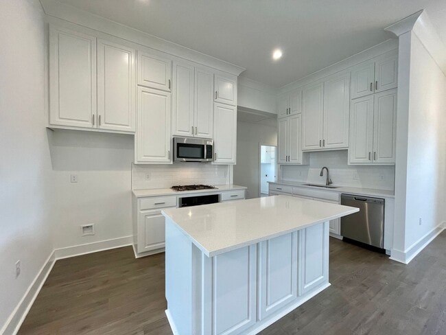 Building Photo - Beautiful home In Ascension!