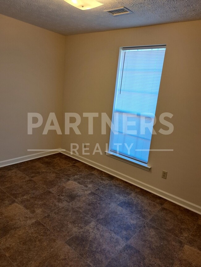 Building Photo - 844 Brookland Curv