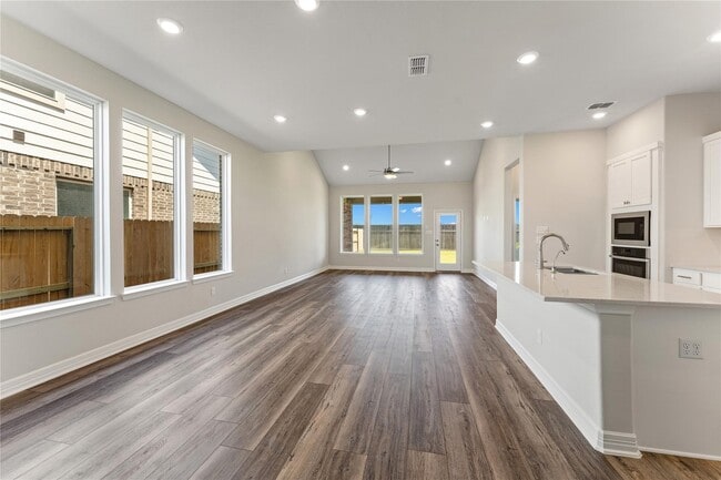 Building Photo - 28938 Hauter Wy