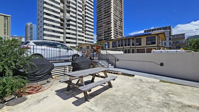 Building Photo - 1571 Piikoi St
