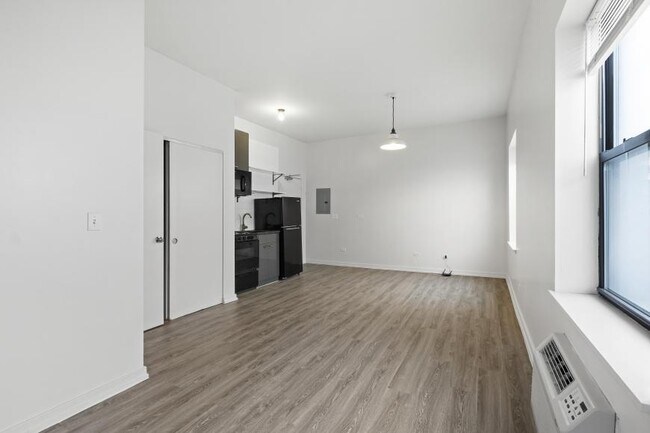 Building Photo - 0 bedroom in Chicago IL 60640