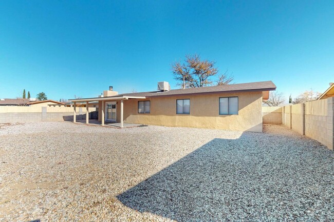 Building Photo - Taylor Ranch 4/BD 2/BA 2/CG