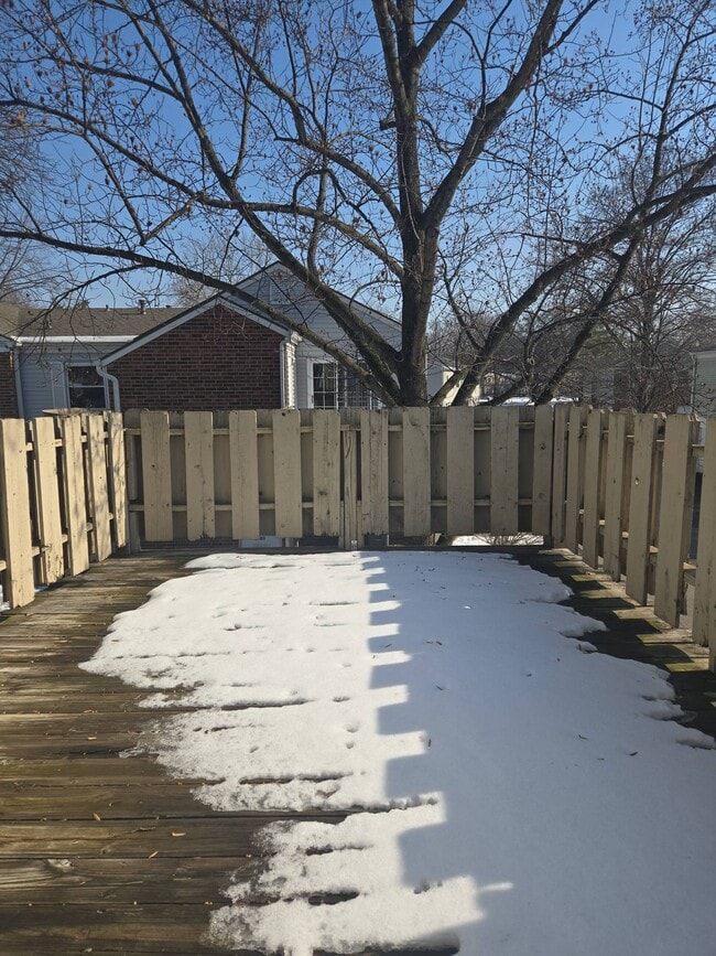 Building Photo - 8284 Sobax Dr