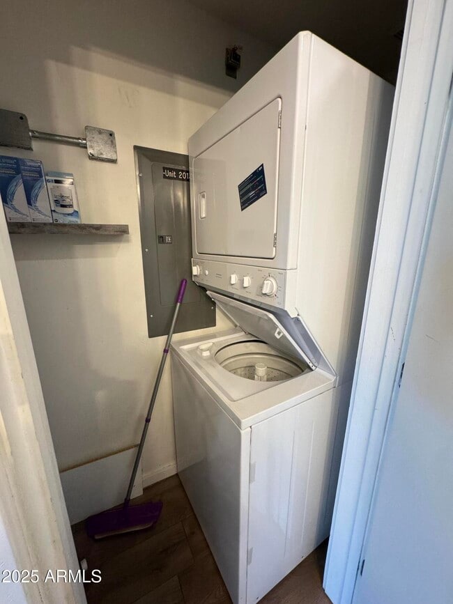 Building Photo - 1111 W University Dr