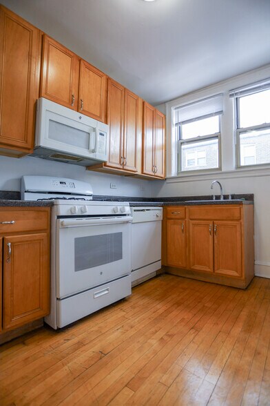 Primary Photo - 2234 W Farwell Ave