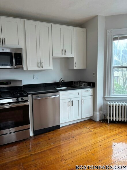 Building Photo - 141 Brown St