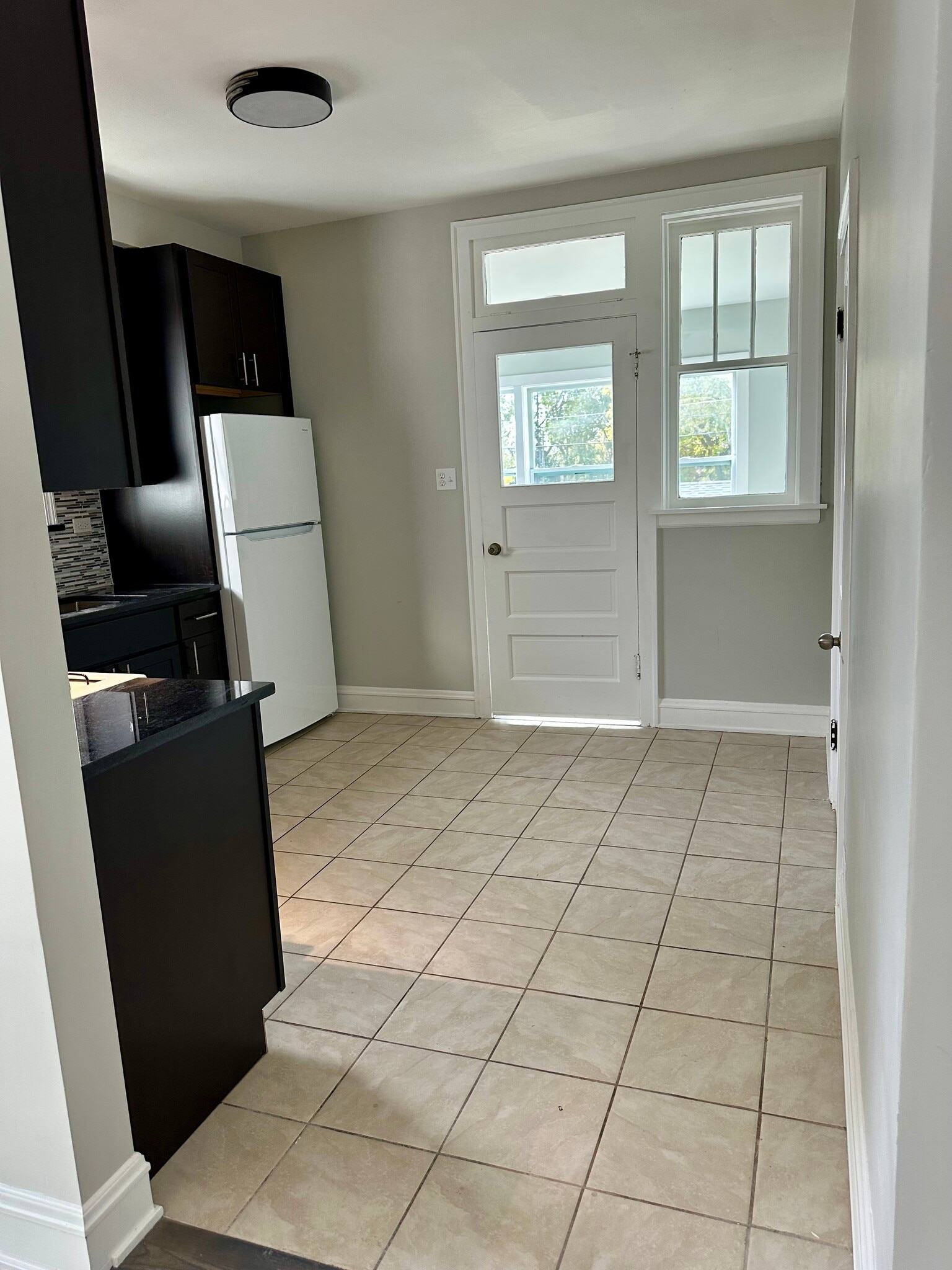 Kitchen - 2501 Grove St