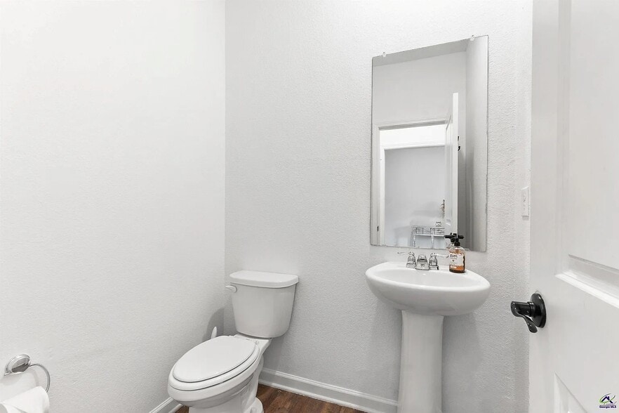 Downstairs 1/2 bath - 3335 Bridgewood Dr