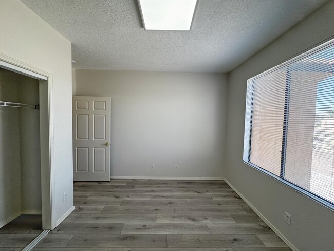 Building Photo - 1105 Meadowlark Way SE