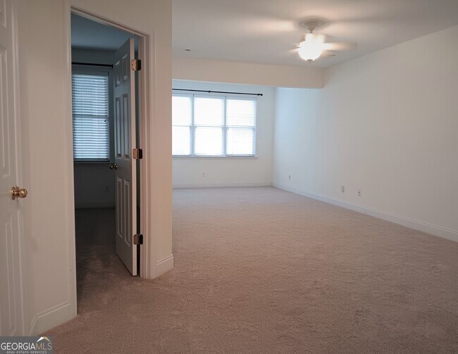 Building Photo - 214 McLaren Gates Dr