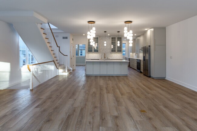 Building Photo - 17 Wilson St