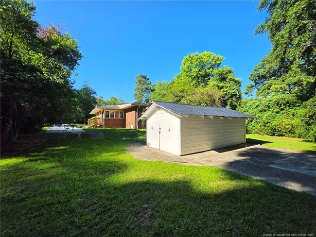 Building Photo - 216 Country Club Dr