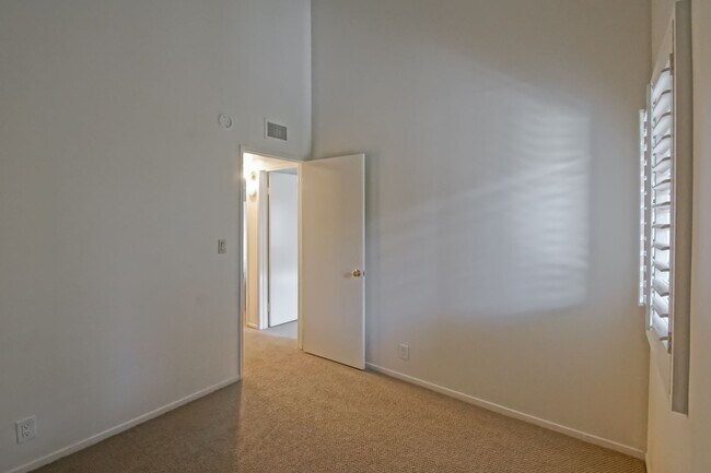 Building Photo - SPACIOUS, 2-STORY, 3BR2.5BA LAKESIDE CONDO...