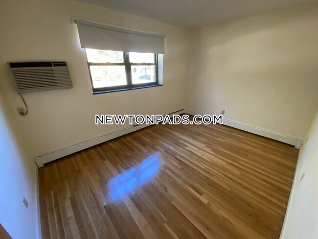 Building Photo - 276 Grove St