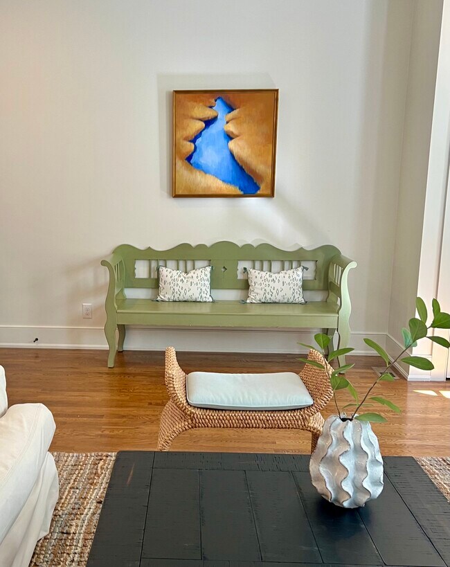 Living Area/Entry - 9403 Delphinium St