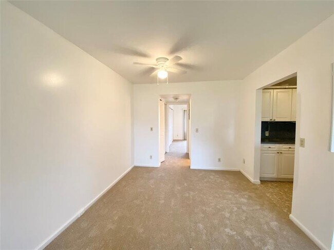 Building Photo - 149 Mansfield D
