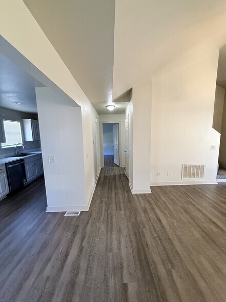 Building Photo - 509 W Briarbrook Ln