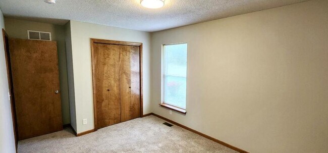 Building Photo - 1713 Briarwood Ln