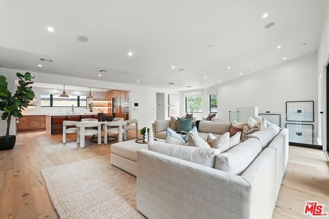 Building Photo - 913-913 1/2 N Beverly Glen Blvd