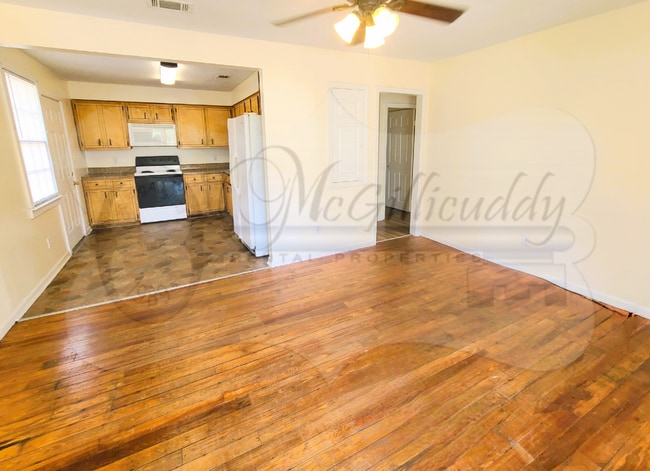 Building Photo - 1208 Holden Dr