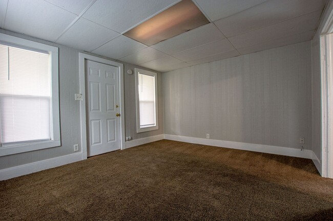Building Photo - 1 Bedroom / 1 Bath Tiny House in Blair!