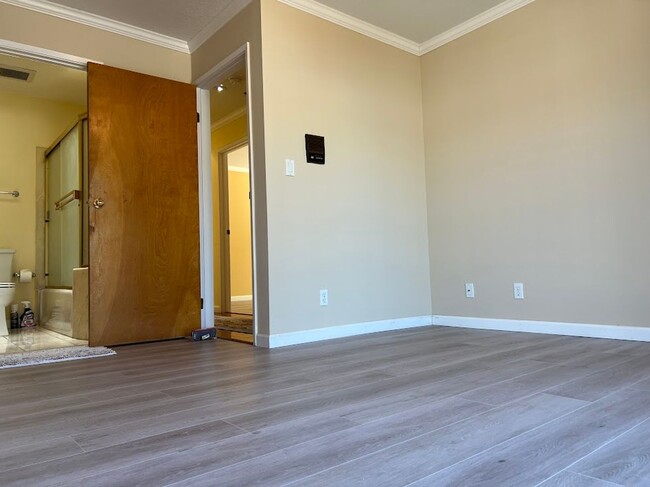 Building Photo - Spacious 3 bedroom 2 bath Millbrae ready now!