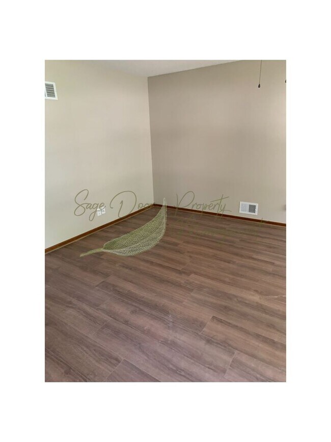 Building Photo - 3 BEDROOM IN BLUE SPRINGS!!!