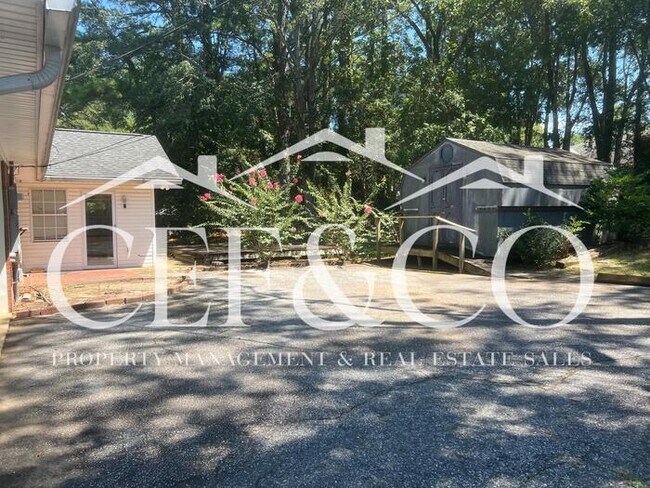 Building Photo - 308 Pine Lake Ct