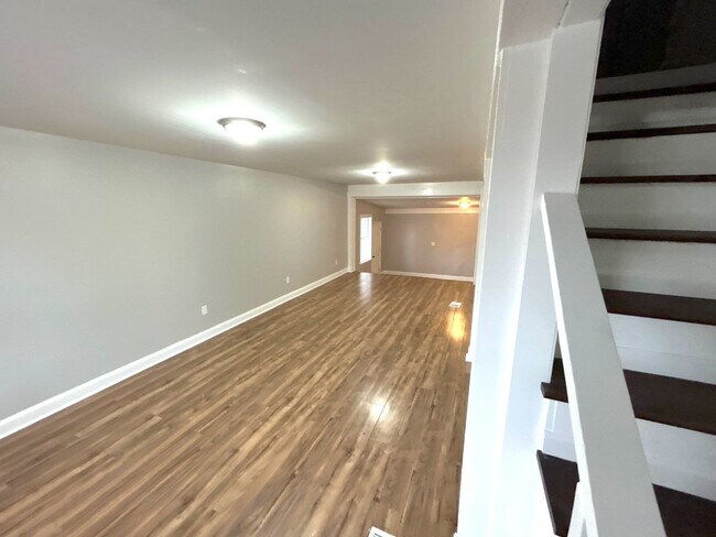 Building Photo - 2389 Scaper St