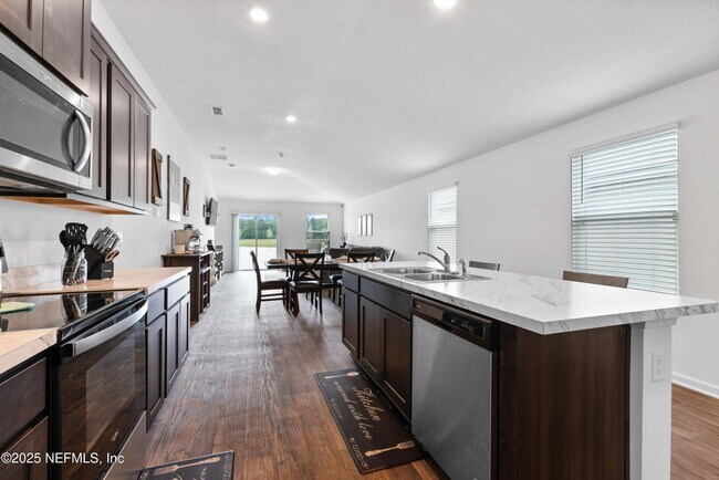 Building Photo - 12553 Russian Olive Rd