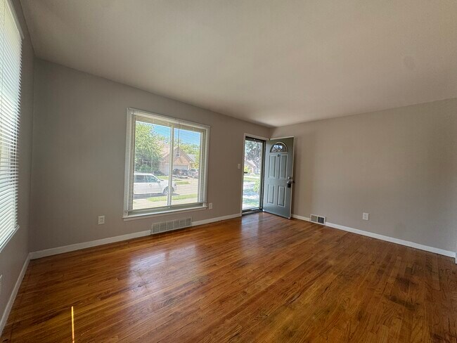 Building Photo - 649 9th St