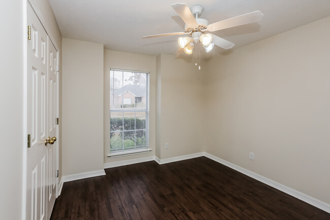Building Photo - Beautifully updated 3 Bedroom Home