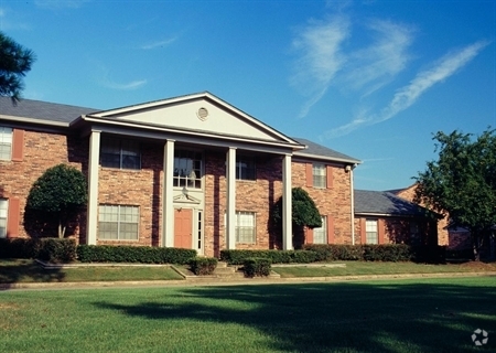 Building Photo - Camelot Manor