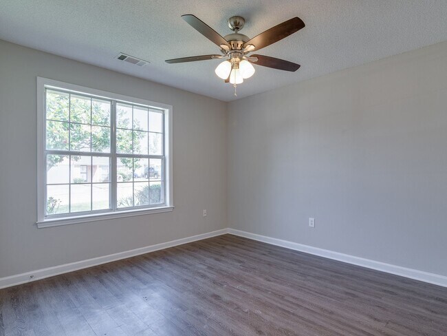 Building Photo - Nice and Bright! 3BR/2B home available for...