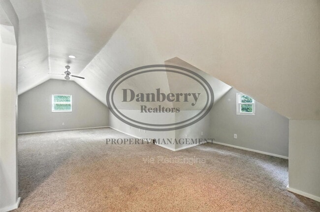 Building Photo - 822 Searles Rd