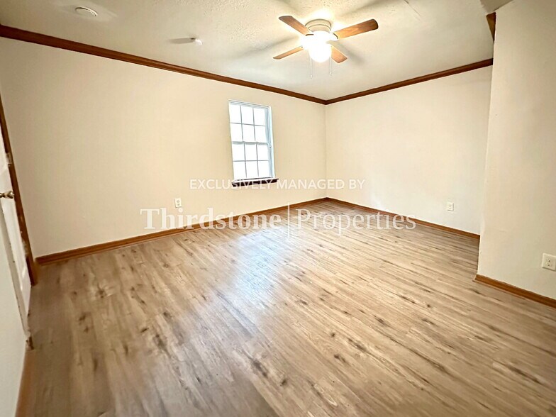 Building Photo - 156 Willow Branch Ave