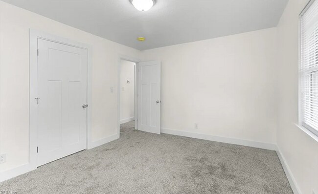 Building Photo - 511 Shepard St
