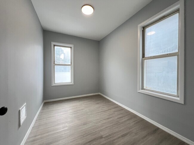 Building Photo - 105 Brown Pl